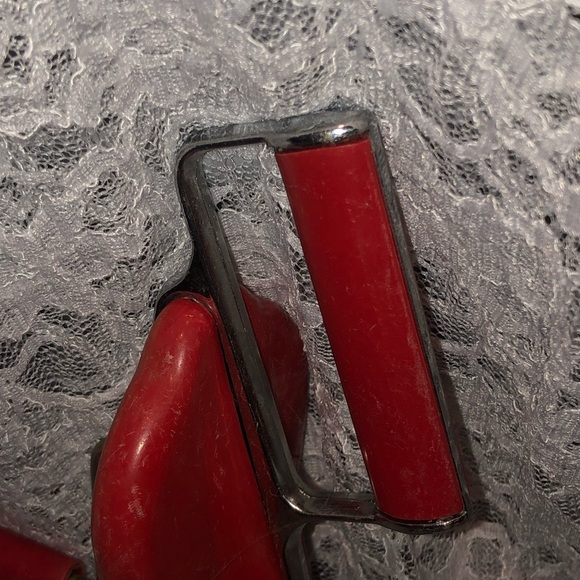 Vintage Red Handheld Egg Beater - Picture 3 of 7